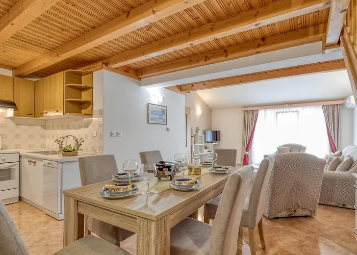 Slavica בית הארחה 3*