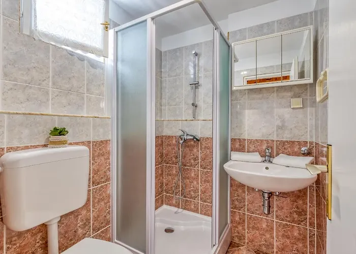 בית הארחה Slavica פורץ